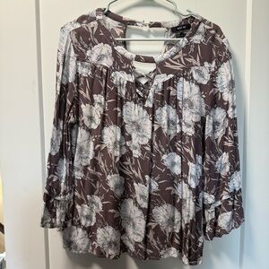 Moss &amp; Stone Floral Lace-Up Peasant Top in Mauve